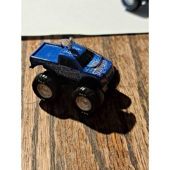 Monster Jam Mini Ornaments Lot of 5 Feld 2023 Grave Digger Blue Thunder Max D - Picture 2 of 7